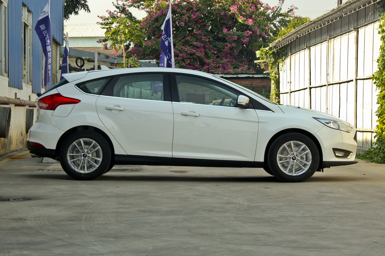 2018款福克斯两厢1.5t自动精英型ecoboost 180