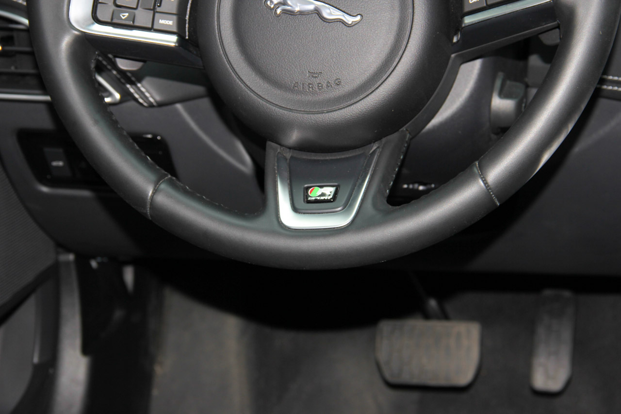 2015款捷豹XE R-SPORT 2.0T自动i4 Ti (240PS)