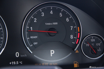 2017款宝马M4自动双门轿跑车