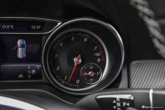 2017款奔驰GLA级 GLA200 1.6T自动时尚型