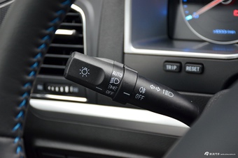 2016款吉利帝豪EV三厢精英型 白色