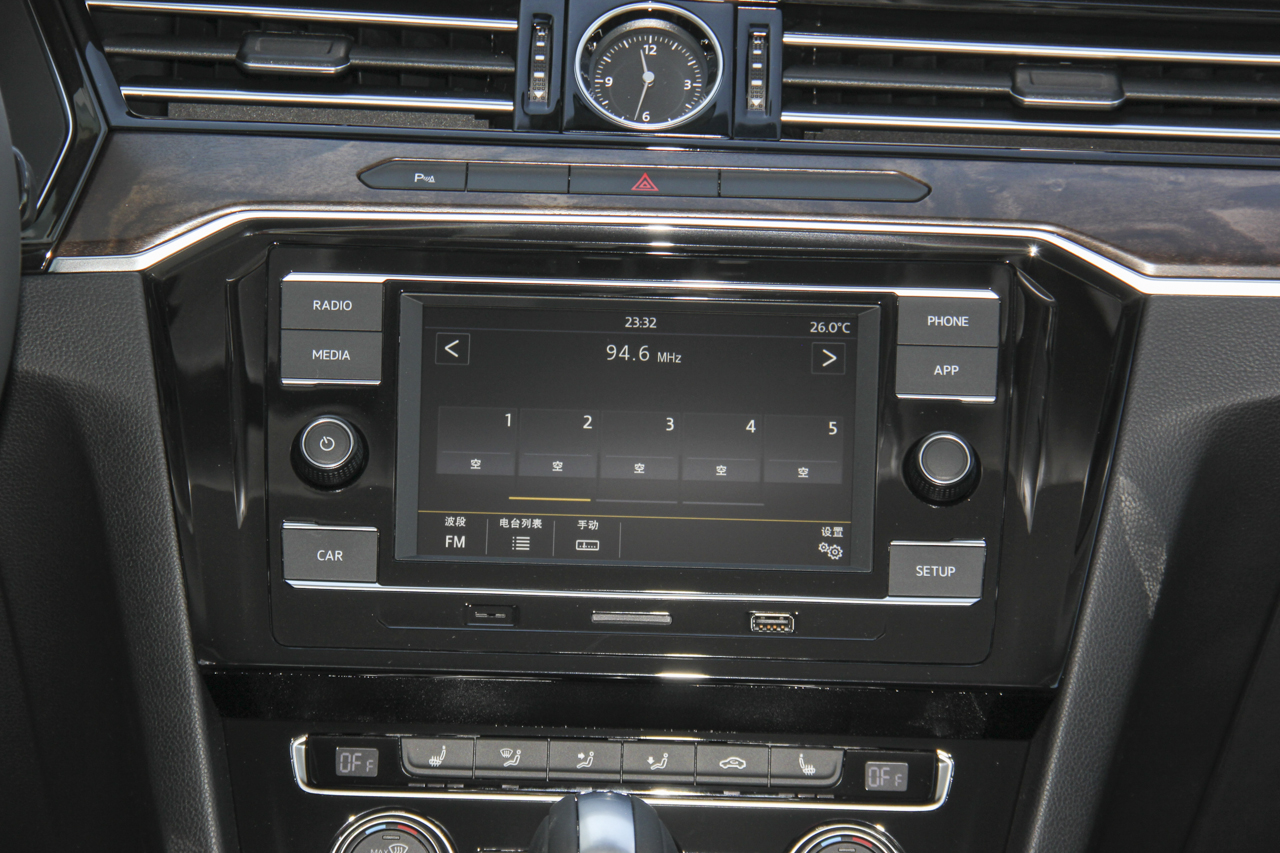 2018款迈腾改款2.0T自动380TSI DSG豪华型