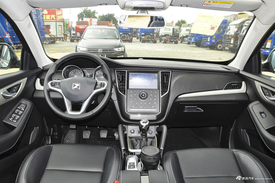 2016款众泰SR7 1.5T手动魔方之路版