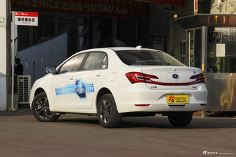 2017款比亚迪秦1.5T自动尊贵型