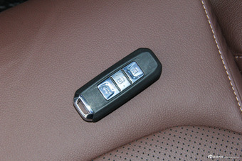 2017款宝骏560 1.5T DCT尊享型