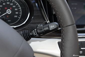 2016款宝骏730 1.8L AMT智能手动7座豪华型 7座