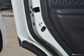 2017上汽大通D90 2.0T自动四驱北极星