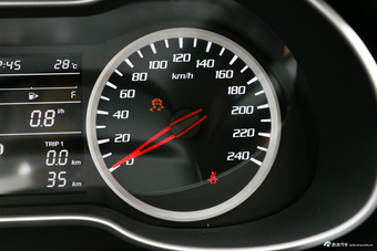  2019款奔腾X40 1.6L自动豪华型