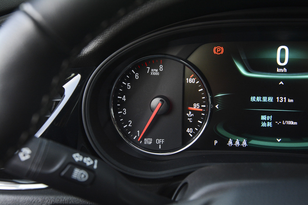 2017款君威2.0T自动尊贵型28T