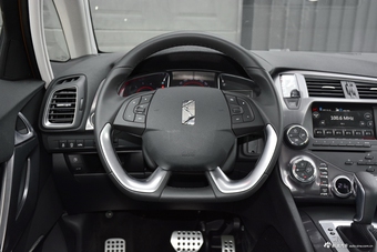 2015款DS 5 1.8T自动豪华版THP200