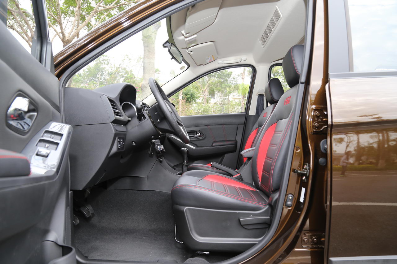 2017款启腾V60 1.5L手动豪华型