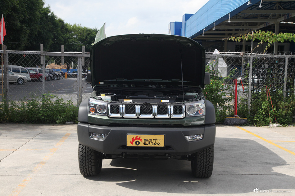 2018款北京BJ40L 2.0T手动柴油四驱尊贵版