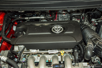 2016款中华V3 1.5T自动旗舰型 炫耀红