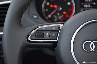 2018款奥迪Q3 30周年年型 30 TFSI时尚型