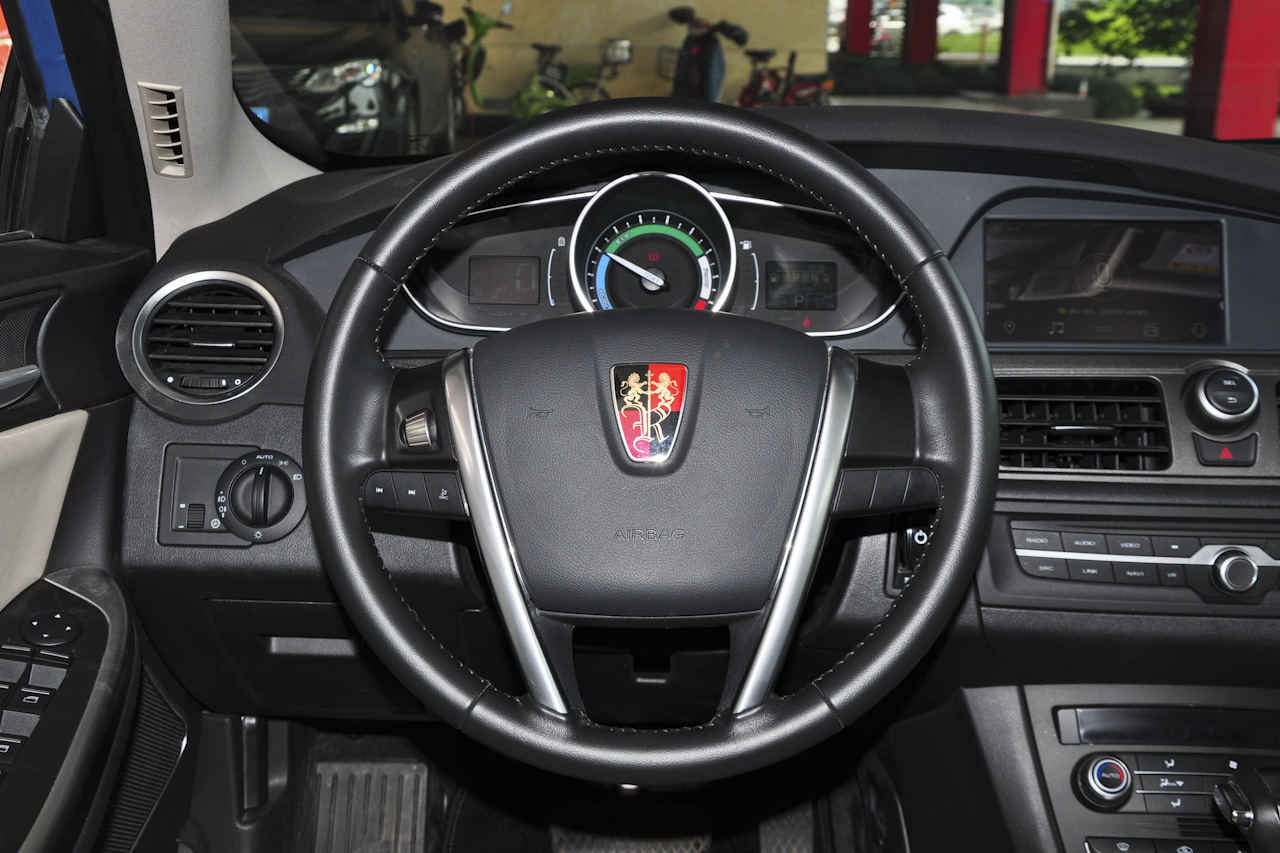 2016款荣威e550 1.5L自动旗舰版