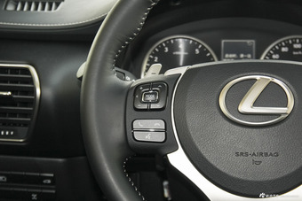 2017款雷克萨斯NX200 2.0L自动全驱锋尚版