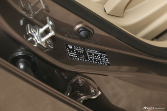 2016款宝骏730 1.5T手动豪华版 7座