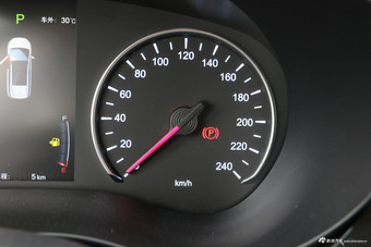 2018款比亚迪宋MAX 1.5T自动智联旗舰型6座