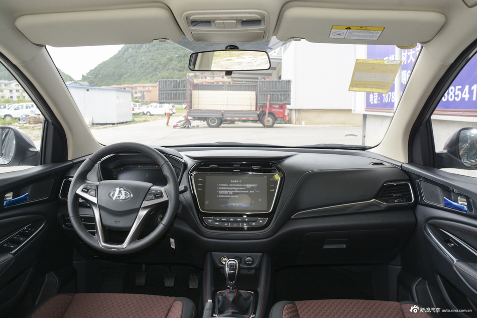 2017款长安欧尚A800 1.6L手动舒适型