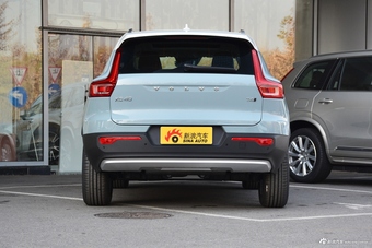 2019款沃尔沃XC40 2.0T四驱子夜亚马逊蓝T4