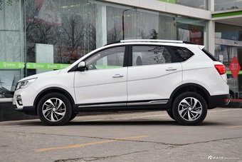 2017款宝骏560律动版1.5T手动尊享型