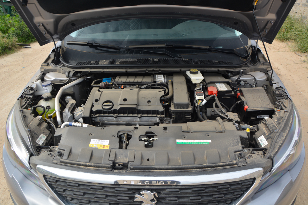 2018款标致308 1.6L手动时尚版