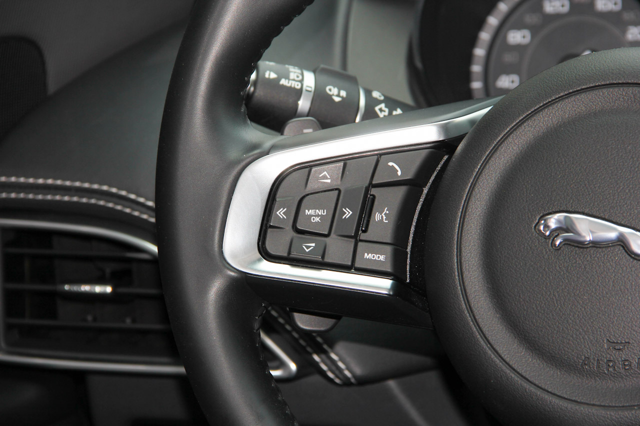 2015款捷豹XE R-SPORT 2.0T自动i4 Ti (240PS)