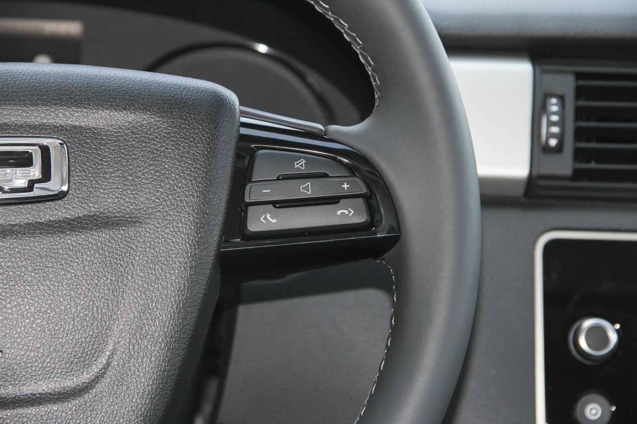 2016款观致3三厢1.6L自动致悦型