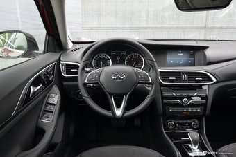 2018款英菲尼迪QX30 1.6T自动两驱极限版