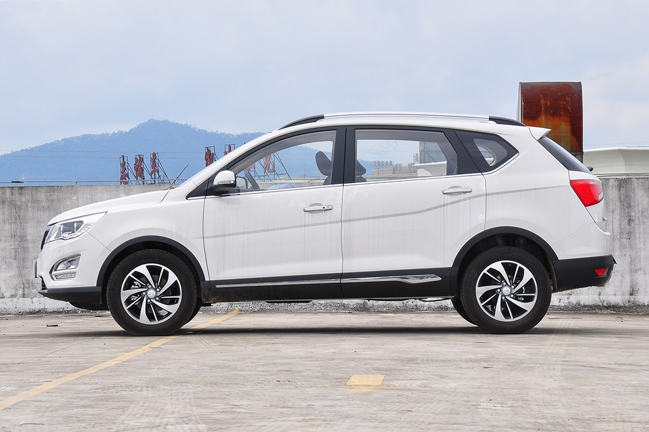 2016款 宝骏560 1.8L手动豪华型