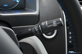 2016款吉利帝豪EV三厢精英型 白色