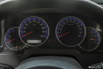 2013款 勇士 2.7L 三门四驱汽油版