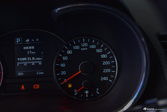 2016款起亚K3 1.6L自动GL 透明白