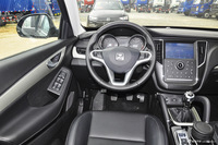 2016款众泰SR7 1.5T手动魔方之路版