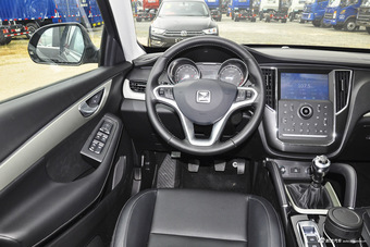 2016款众泰SR7 1.5T手动魔方之路版