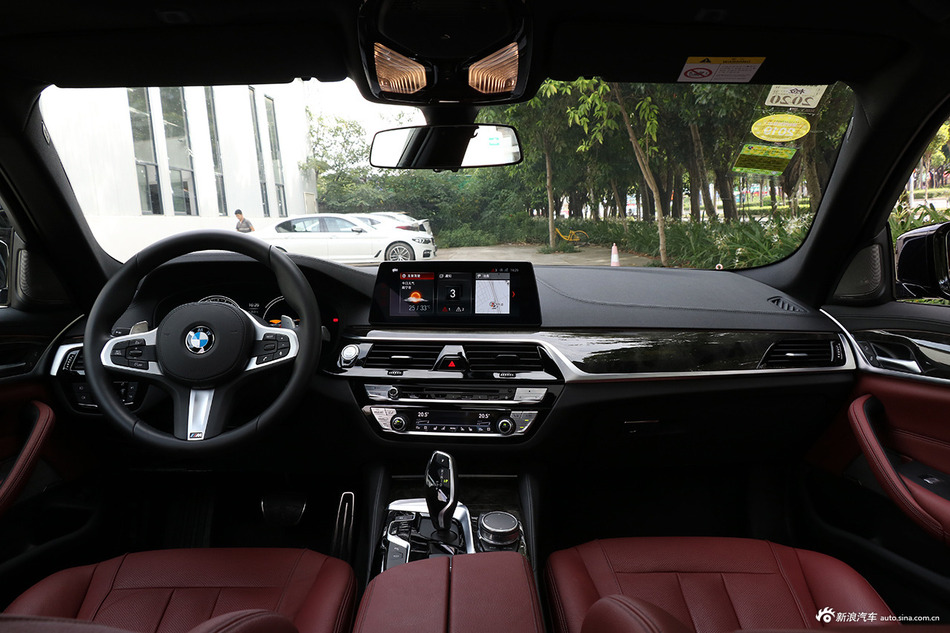 2018款宝马5系改款2.0T自动530Li尊享型M运动套装