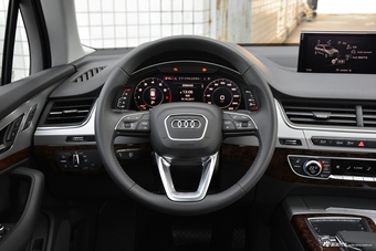 2018款奥迪Q7 3.0T自动45TFSI S line运动型
