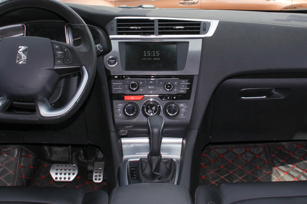 2014款DS 6 1.6T豪华版THP200