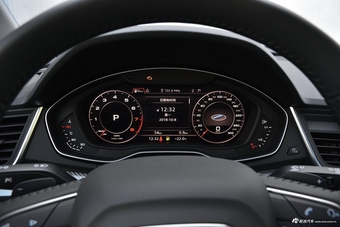 2018款奥迪Q5L 2.0T自动45 TFSI尊享运动型