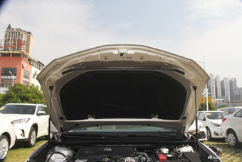 2018款凯美瑞2.5G自动豪华版