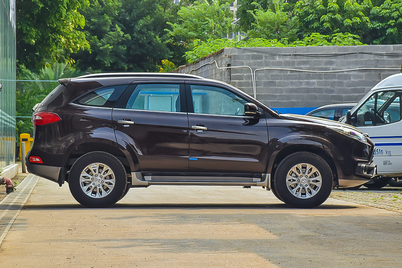 2016款驭胜S350 2.0T手动四驱汽油豪华天窗版7座