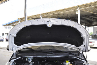 2015款五菱宏光S1 1.5L手动舒适型 白