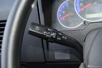 2016款战旗2.0L手动加长豪华型 三门版 国V