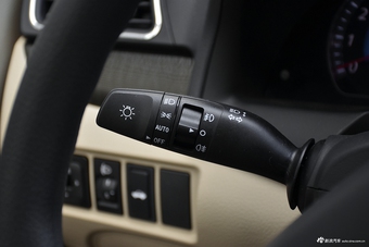 2016款众泰Z300 1.5L手动尊享型