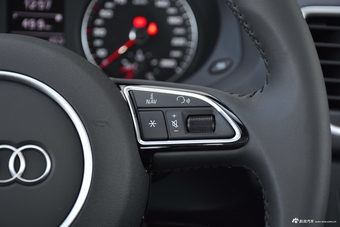 2018款奥迪Q3 30周年年型 30 TFSI时尚型