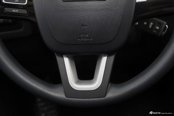 2016款 野马汽车 T70  1.8L 手动精英款 波尔多红