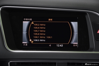 2018款奥迪Q5 Plus 2.0T自动40TFSI进取型典藏版