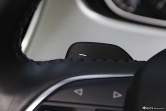 2016款奥迪A8L 3.0T自动45TFSI quattro时尚型