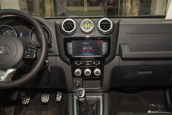 2016款北京BJ40L 2.0T手动四驱尊贵版 极夜黑