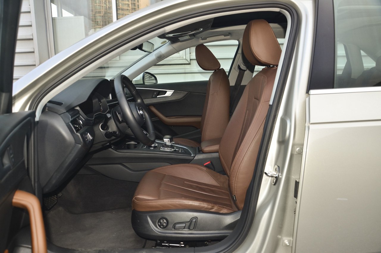 2018款奥迪A4L 2.0T自动30周年年型45 TFSI quattro个性运动版